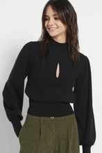 Load image into Gallery viewer, KNITTED TOP HIGH NECK