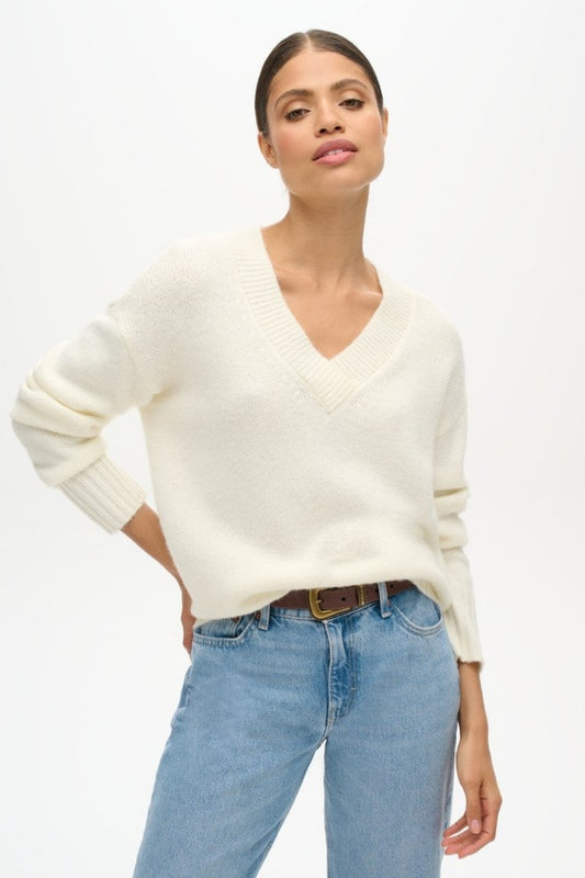 ESSENTIAL V NECK KNITTED TOP