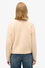 Load image into Gallery viewer, ESSENTIAL CREW NECK KNITTED TOP