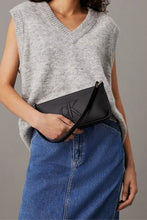 Load image into Gallery viewer, SCULPTED SHOULDER POUCH BAG