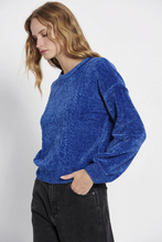 Load image into Gallery viewer, KNITTED TOP WITH NECK