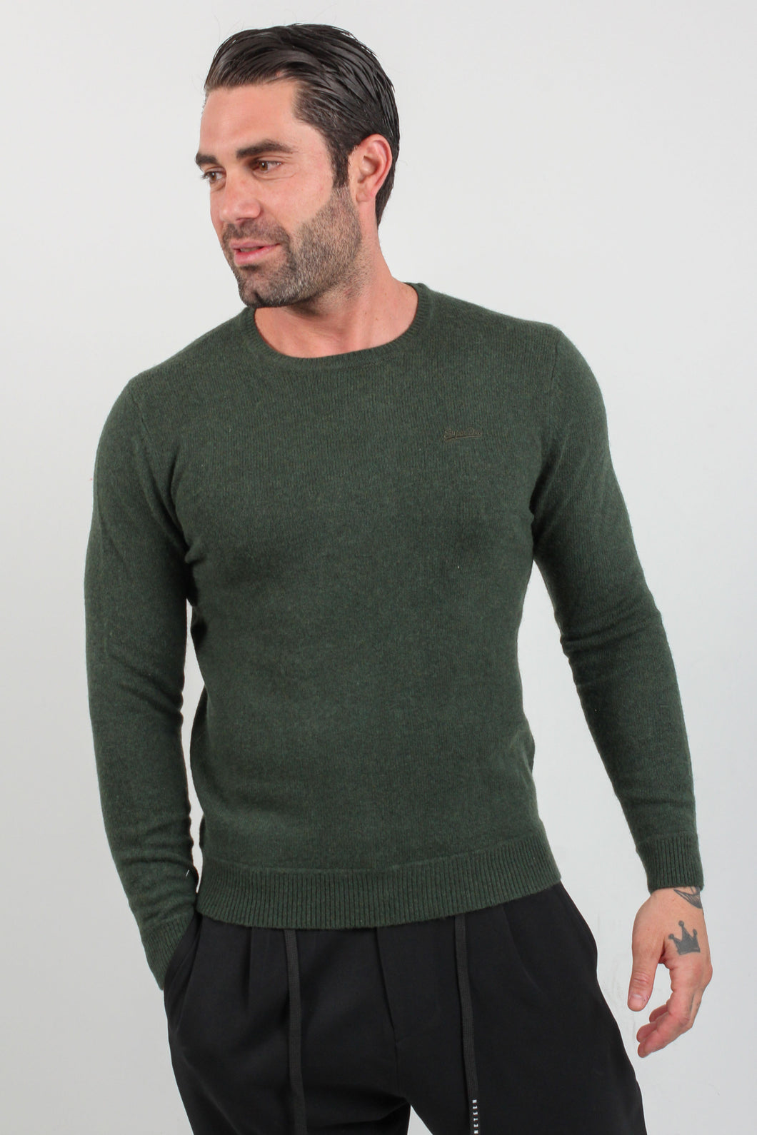 ESSENTIAL SLIM FIT CREW KNITTED TOP