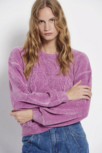 Load image into Gallery viewer, KNITTED TOP WITH NECK